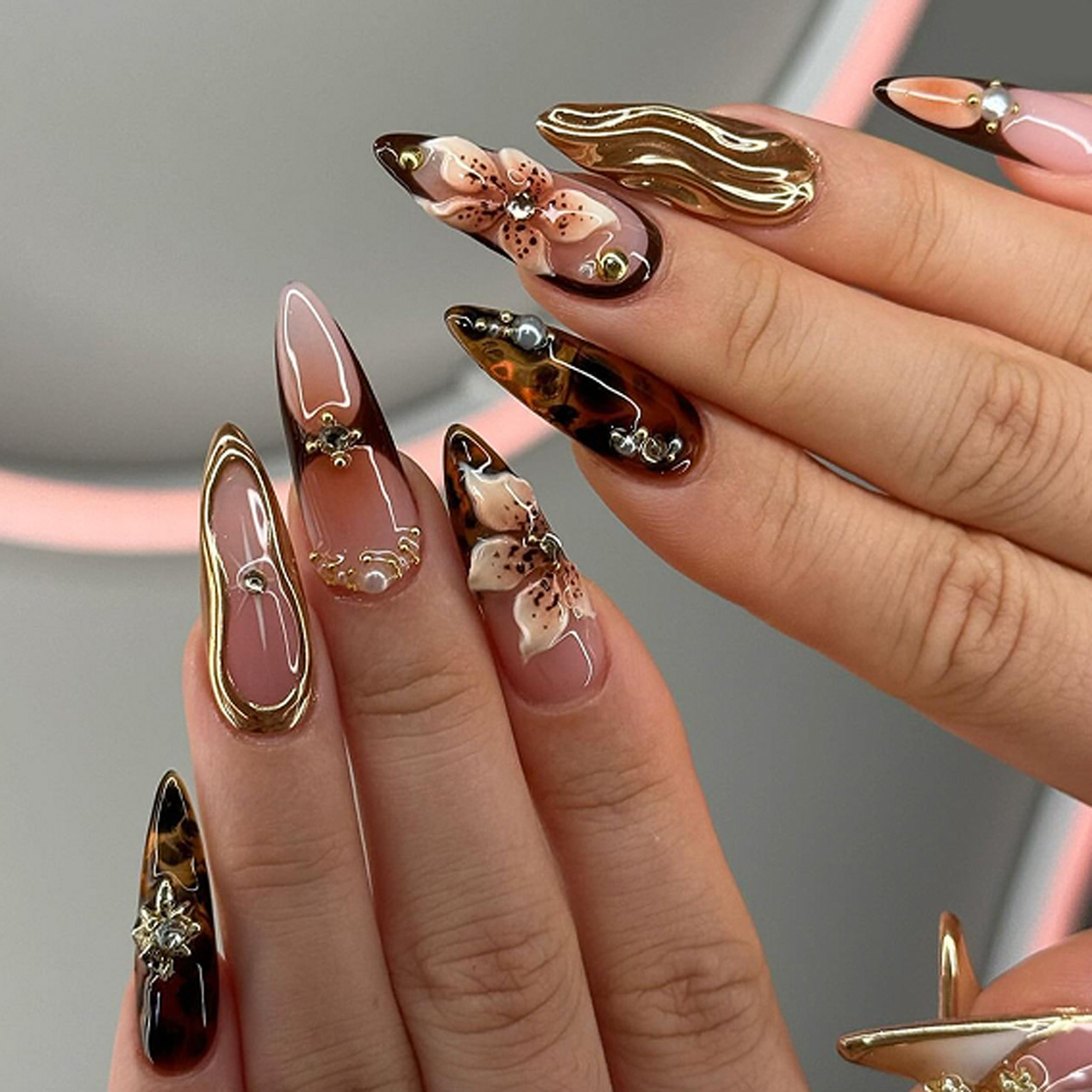 Pressed Flower Art - Unhas Postiças de Luxo Maillard Almond